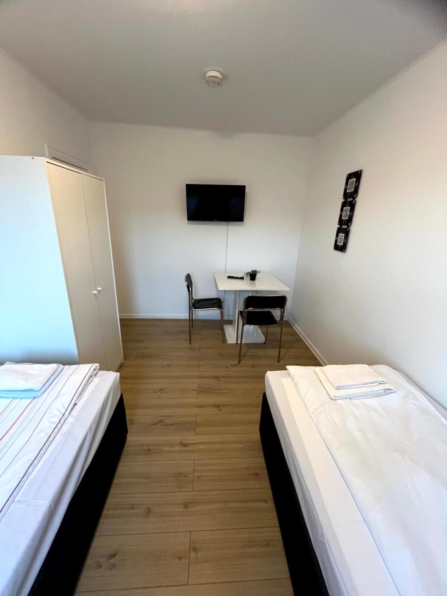 3-Zimmer Monteurwohnung Mit Balkon Neumünster Esterno foto
