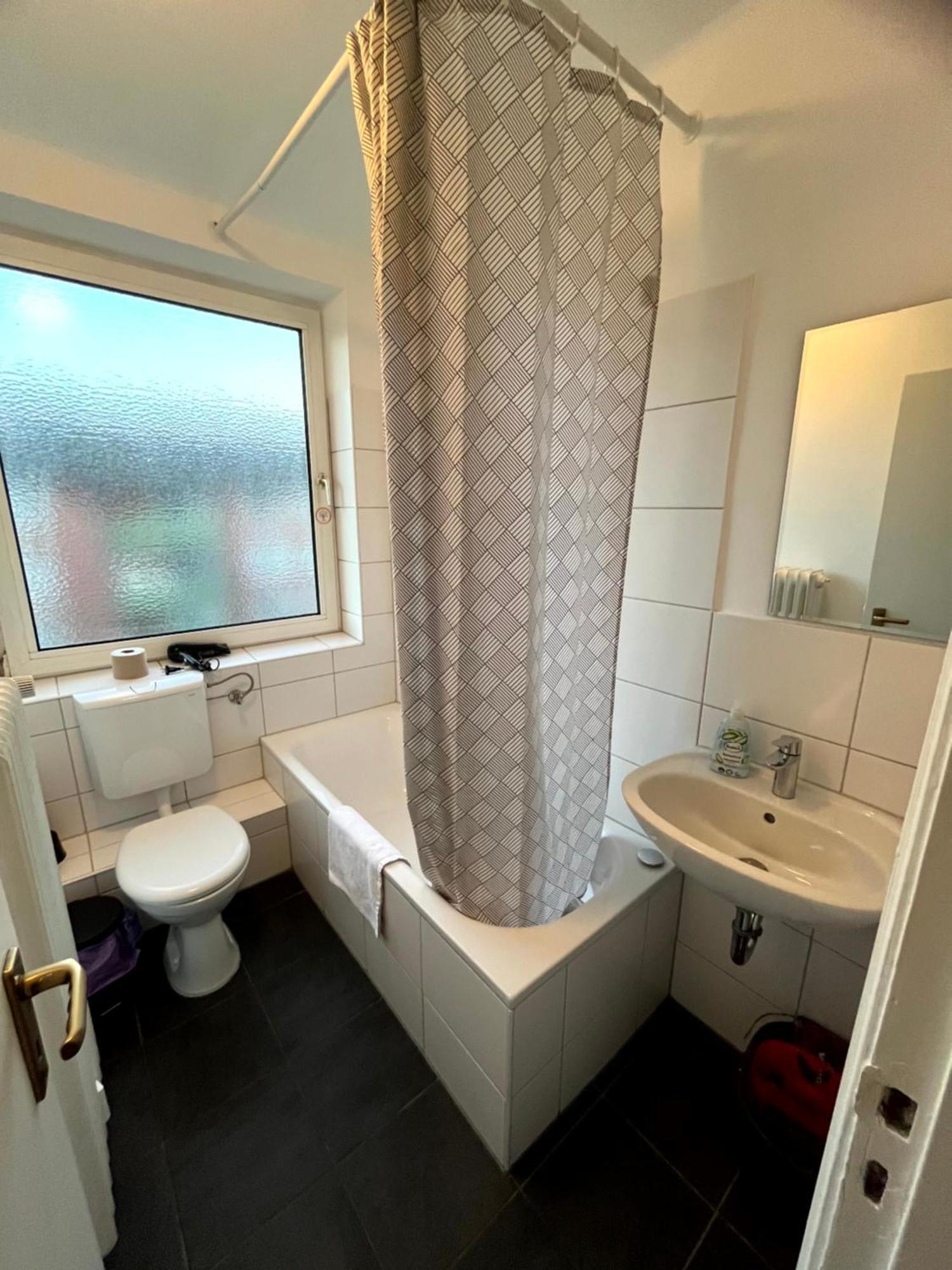3-Zimmer Monteurwohnung Mit Balkon Neumünster Esterno foto